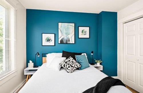 Central Hillside Apartment | Downtown Fika Condo in Duluth