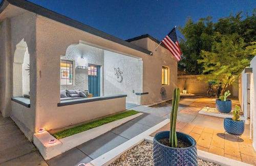 South Tucson House | Downtown gem cooler than outside! Urban Oasis w-swim spa and cool outdoor vibes