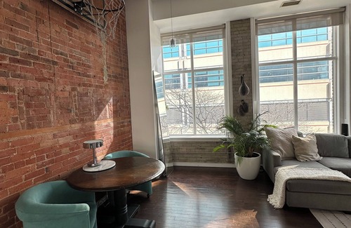 Niagara Condo | Downtown heritage brick loft with 16' ceilings