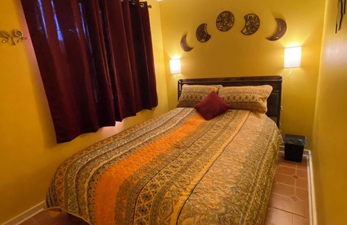 Palm Beach - West Palm Beach Apartment | Downtown Historic Carriage House-walk or bike to beach, entertainment district