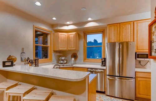 Historic District House | Downtown Home! Hot Tub/Dog Friendly. Walk to Main Street! On the free bus route.