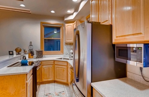 Historic District House | Downtown Home! Hot Tub/Dog Friendly. Walk to Main Street! On the free bus route.