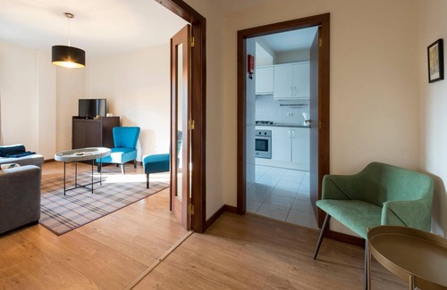 Lordelo do Ouro e Massarelos Apartment | Downtown Homey Flat w/Free Parking by LovelyStay