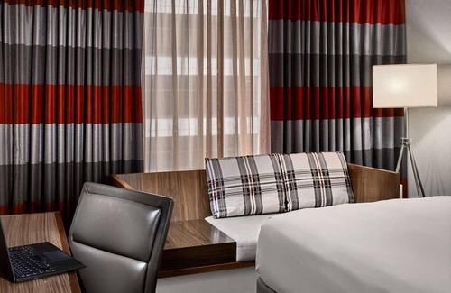 Center City West Resort | Downtown Hotel Near Fairmount Park! Pet-Friendly Unit, Outdoor Pool!