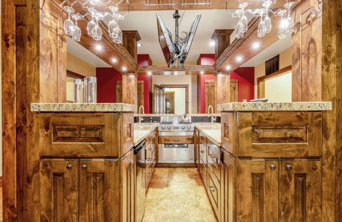 Jackson Hole Hotel | Downtown Jackson - 1 Bedroom Hospitality Suite