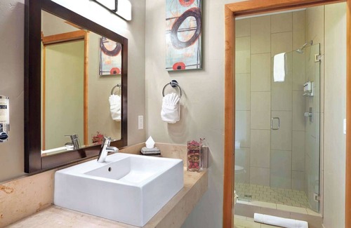 Jackson Hole Hotel | Downtown Jackson - 1 Bedroom Miller Park Deluxe Suite
