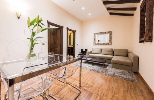 Trafalgar Apartment | Downtown Jacuzzi