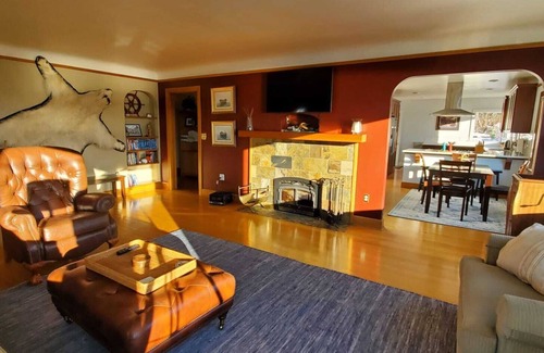 Ketchikan House | Downtown Ketchikan Large Home with Amazing Views & Quick Walk to Town