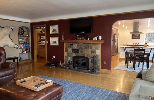 Ketchikan House | Downtown Ketchikan Large Home with Amazing Views & Quick Walk to Town