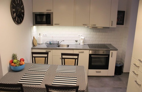 Inner City Budapest Apartment | Downtown Location, Fully Equipped, Very Spacious, Classic-modern, Renovated Flat
