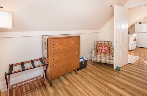 Arcata Apartment | ☮️Downtown Loft-Sauna,Bikes,Hot Tub & Great Fun awaits you-Dog ok