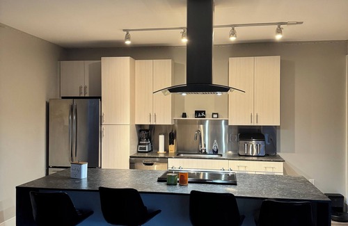 Louisville Apartment | Downtown Louisville - FREE Wine & Snacks -