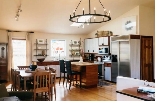 Cookeville House | Downtown Luxe Modern Home