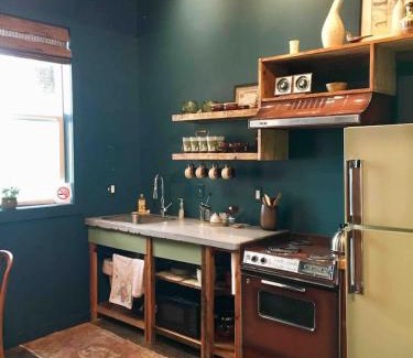 Central Business District Apartment | Downtown Lynchburg, Vintage Courtyard Loft, Va