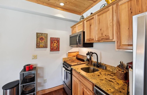 Blowing Rock Cabin | Downtown Main Street-2 BR “Bull”
