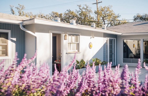 Ojai House | Downtown Mid-Century Modern w/Bocce, Views and Hot Tub and gardens ,