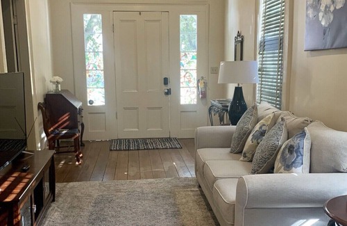 Montgomery Cottage | Downtown Montgomery The Historic Bush Cottage