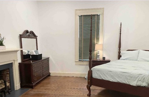 Montgomery Cottage | Downtown Montgomery The Historic Bush Cottage