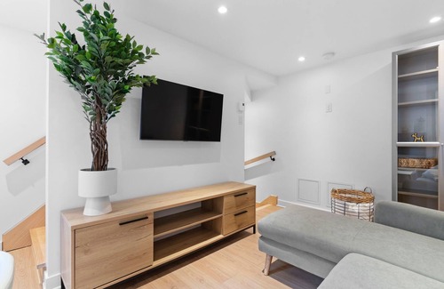 Downtown Montreal House | Downtown MTL's Exclusive 1-BR Tiny House Retreats: 30-Day Urban Escapes!n
