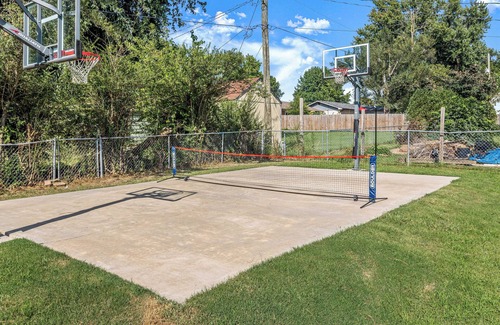 Bentonville House | Downtown, museums, MTB, & more! 4BR/3.5BT, pickleball, basketball, & game room!