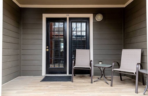 Rutledge Hill Apartment | Downtown Nashville Condo - Walk to Broadway Bars + Free Parking!