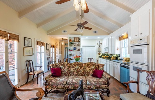 Natchez House | Downtown Natchez Elegant 1835 Antebellum House