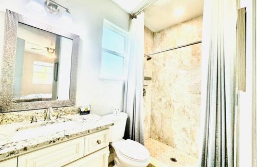 Gillespie Park Apartment | Downtown-Pet-Friendly-Lido Beach-Opera-Symphony-Walk to Restaurants-Bikes Available