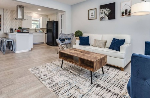 Highland House | Downtown⛪ Pool 🚣♀️Spa🍖 BBQ 👩👩👧👧4BR 🐱👓Arcade 🏓Pingpong