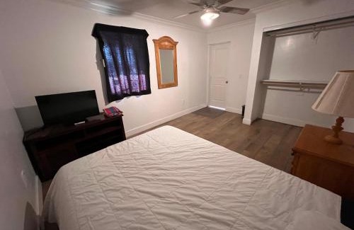 Downtown Phoenix House | Downtown Secluded Room 1