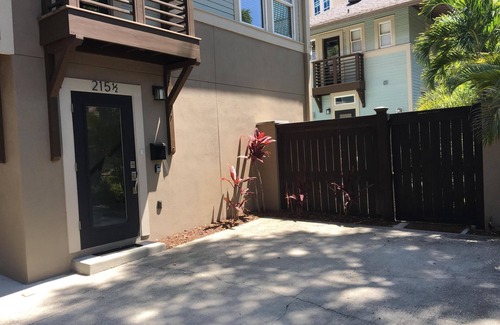 St. Petersburg - Clearwater Apartment | Downtown! Steps to Beach Drive restaurants, shops, and gorgeous waterfront!