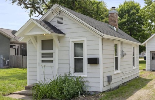 Oshkosh House | Downtown Tiny Home - Oshkosh