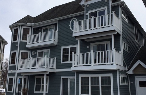 Traverse City Condo | Downtown Traverse City Condo, close to shops, food, recreation, beaches.