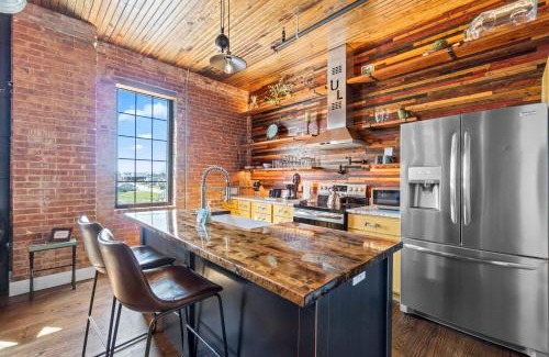Perryville Apartment | Downtown Urban Loft above Restaurants #5