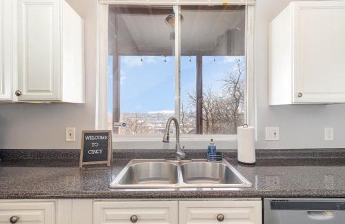 East Price Hill House | Downtown Views-Prime Location!