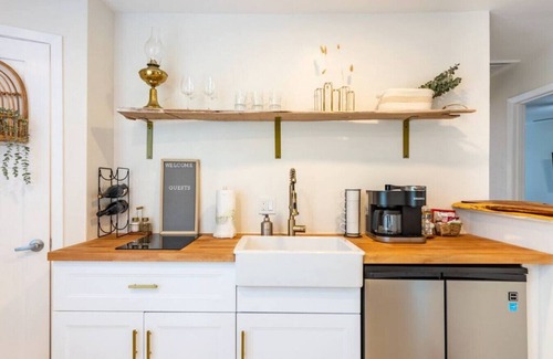 Wimberley House | Downtown - Walk to Wimberley Square! Pearl Bungalow @ Beer Ranch Project Inn