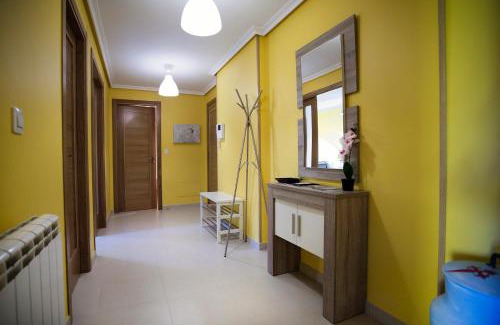 Sarria Apartment | dpCristal Ático Vistas al Camino