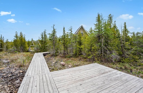 Northern Bruce Peninsula Cottage | Dragonfly Cove - Nature-Inspired Lakeside Living