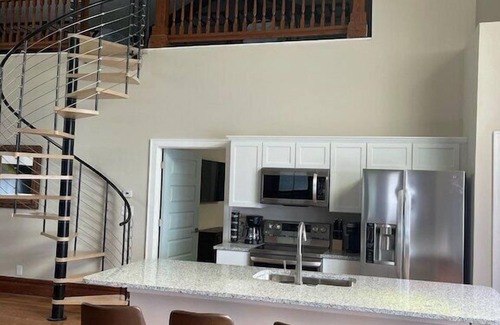 Amanda House | Dragonfly Inn (Only 40 min to Hocking Hills area)