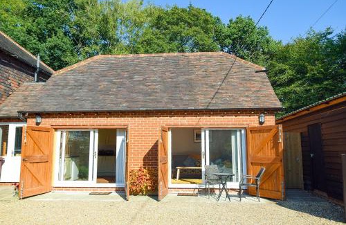 Loxwood Cabin | Dragonfly Lodge Ifold & Alpaca My Tipi Glamping