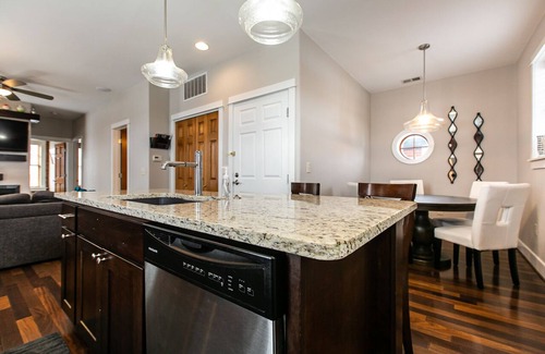 Dubuque Apartment | Drake House: City View (Private Hot Tub)
