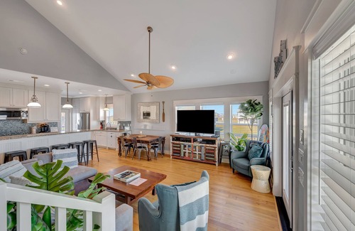 Crystal Beach House | Dramatic Ocean Views*Seconds to Beach*3 bdrm House*Sleeps 12