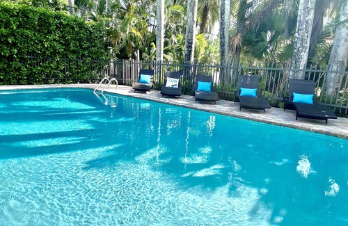 Hollywood Lakes Villa | Dream Beach House