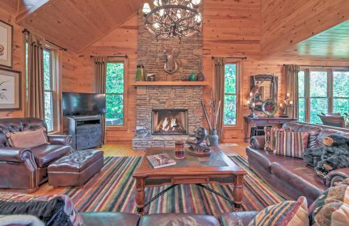 Sapphire House | Dream Catcher Luxe Cabin with Large Deck and Mtn View