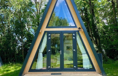 Les-Trois-Moutiers Cottage | Dream ecolodge in a fairytale castle