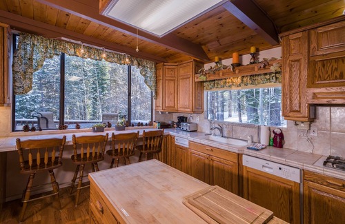 North Upper Truckee House | "DREAM HOUSE" 1 acre Wooded Lot, Creek,