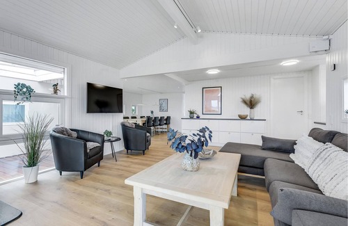 Diernæs Strandby House | Dream location with large pool.