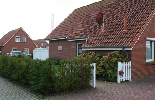 Neßmersiel Apartment | Dream on the dike 2 Comfortable Vacation Home