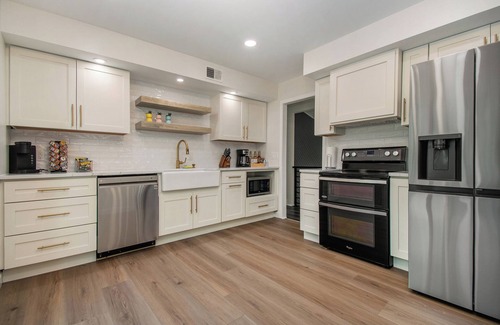 Leawood Southwest House | Dream pool house with game room