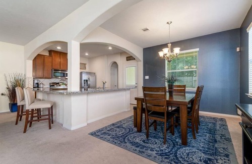 Barker House | Dream Vacation in Maquela