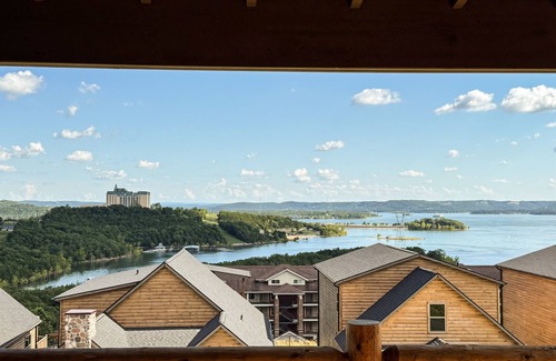 Table Rock Cabin | Dreamweaver Cabin | 180 degree views, Hot tub, Dog-friendly, Pickleball